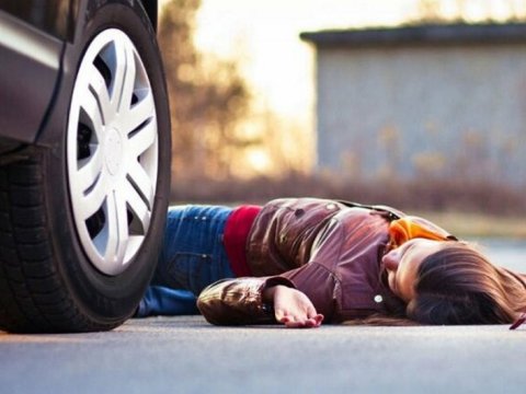 Sumqayıtda yeniyetmə qızı maşın vurub - Vəziyyəti ağırdır