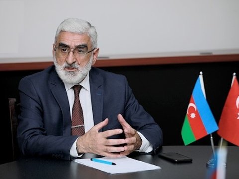 İlahinin Siyasi Partiyası və Mürşidi