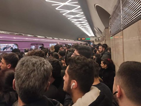 Metroda qadına qarşı əxlaqsız hərəkətlər etdi&nbsp;- Həbs olundu