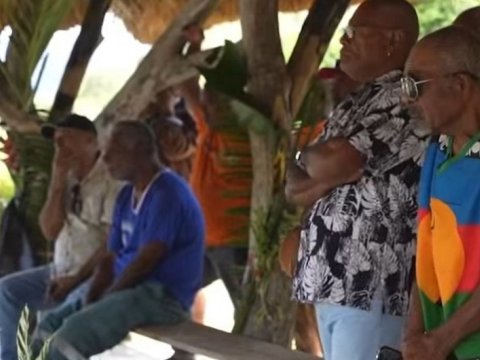 Yeni Kaledoniyalı nazir Fransa telekanalına Bakı Təşəbbüs Qrupunun loqosu ilə çıxdı