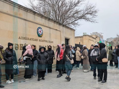 Valideynlər Səhiyyə Nazirliyi qarşısında ETİRAZ ETDİ - VİDEO