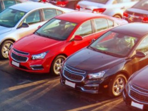 Dövlət qurumlarının maşınları ucuz qiymətə satışa çıxarıldı