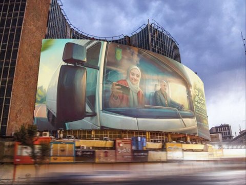 Tehranda&nbsp;azərbaycanlı qızın nəhəng plakatı asıldı - FOTO