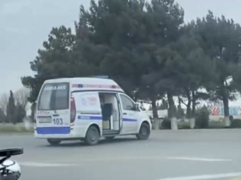 Qapısı xarab olan təcili yardım maşını ilə bağlı açıqlama - VİDEO