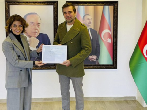 İlham Əliyev məşhur aktyoru təltif etdi - FOTO