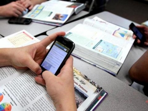 300-dən çox məktəbdə telefon qadağan edilib - RƏSMİ