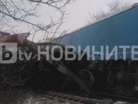 Sofiyada iki yük maşını toqquşdu: yaralılar var