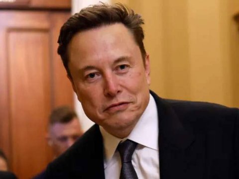 İlon Mask məhkəməyə verildi