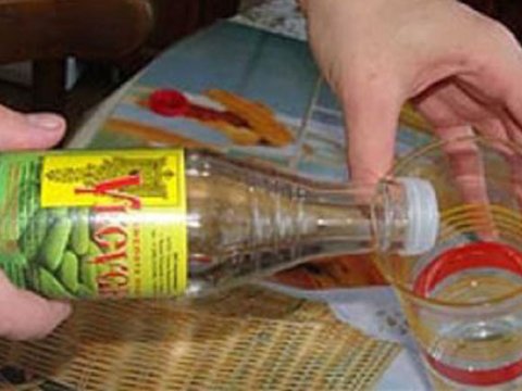 Tələbə sevdiyi qıza görə sirkə turşusu içdi - Vəziyyəti ağırdır