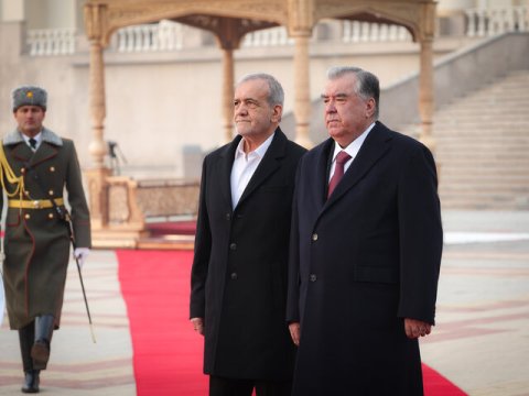 İran prezidenti&nbsp;Tacikistana gedib