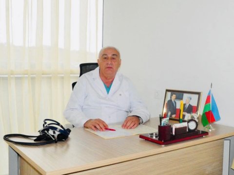 Əməkdar həkimi maşın vurdu