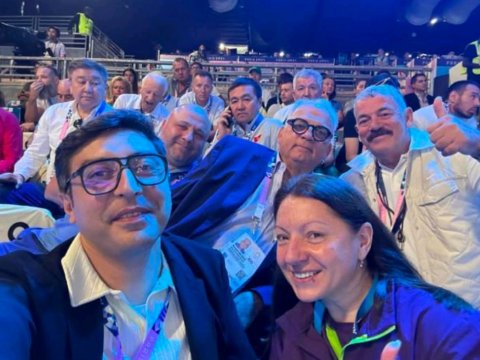 Nazir işdən çıxarılan müavini ilə belə vidalaşdı - FOTO