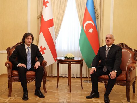 Baş nazirlər görüşdü