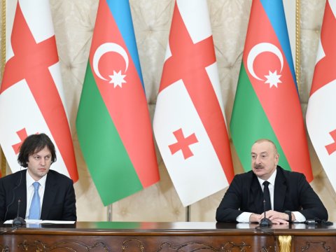 İlham Əliyevlə İrakli Kobaxidze mətbuata bəyanatlarla çıxış ediblər