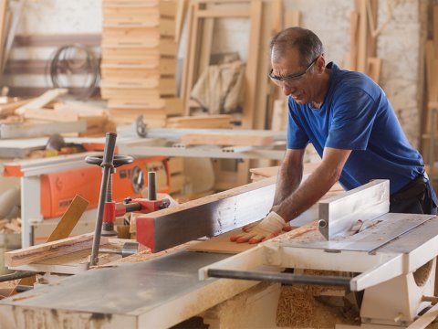 Azərbaycanda mebel və dərman istehsalı kəskin artıb