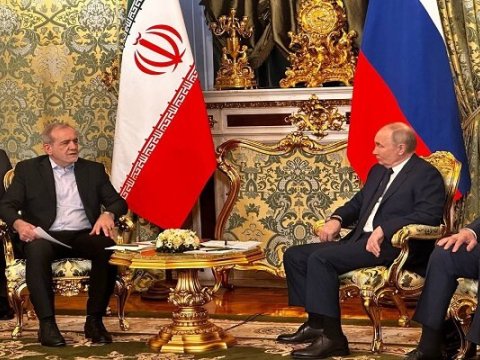 Pezeşkian Putinlə bir araya gəldi