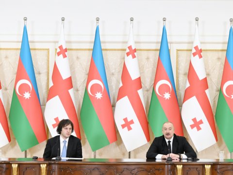 Siz fərqli Lidersiniz və bizim üçün nümunəsiniz