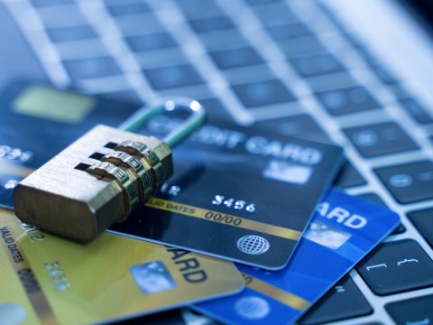 Kartlardan oğurluğa görə kim günahkardı: üçüncü tərəf də var...