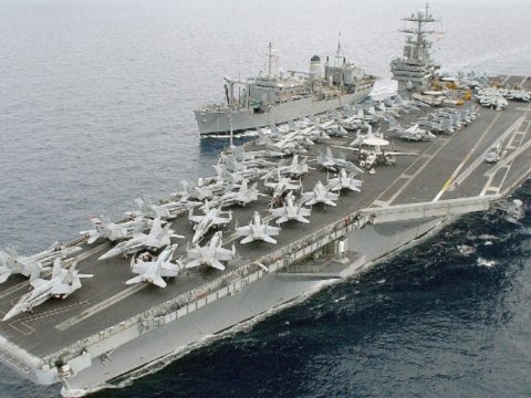 Husilər&nbsp;ABŞ-nin təyyarə gəmisini atəşə tutub