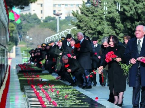 Baş nazir və spiker Şəhidlər xiyabanında