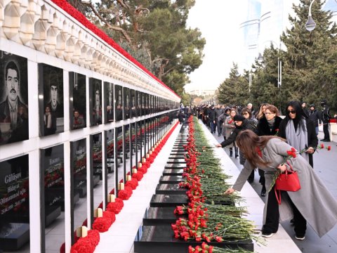 Xalq şəhidlərin xatirəsini hörmətlə anır - FOTOLAR