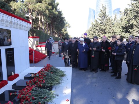 Din xadimləri Şəhidlər Xiyabanını ziyarət ediblər - FOTO&nbsp;