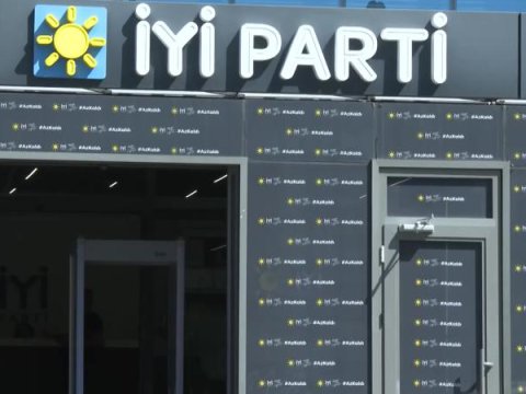 İYİ Partiyada qalmaqallı İSTEFA