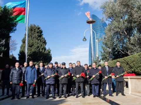 ADY sədri və kollektivi Şəhidlər xiyabanını ziyarət etdi&nbsp;- FOTOLAR