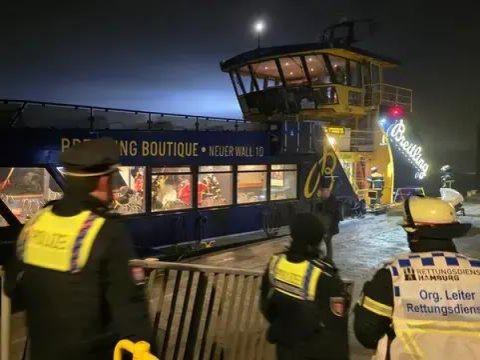 Bərə qəzaya uğradı: 11 yaralı var