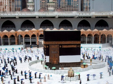 Azərbaycanda hacı olmaq BAHALAŞDI: 10 min manatdan çox pul lazımdır