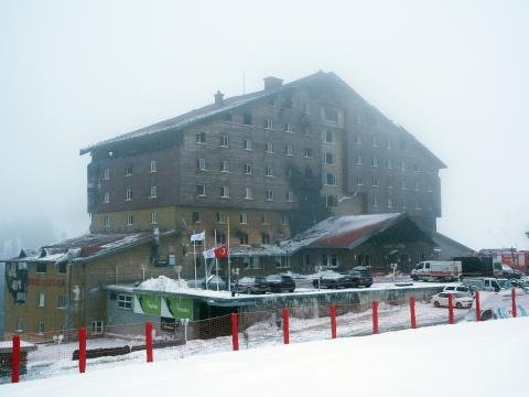 Dəhşətli yanğında ölənlərin sayı 79-a ÇATDI