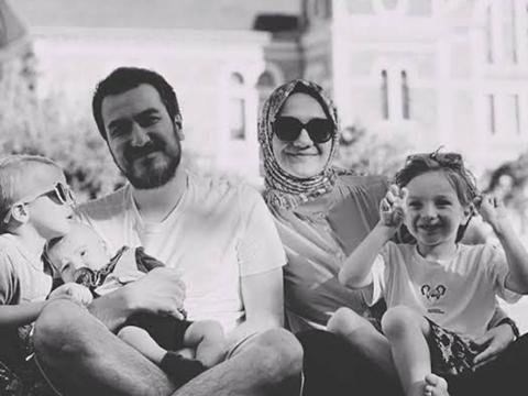 Alovlar içində anasına zəng edibmiş...