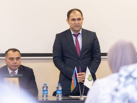 Nazir sədr müavinini işdən çıxardı