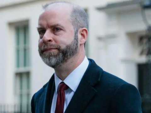 Britaniyalı nazirdən Trampa ETİRAZ