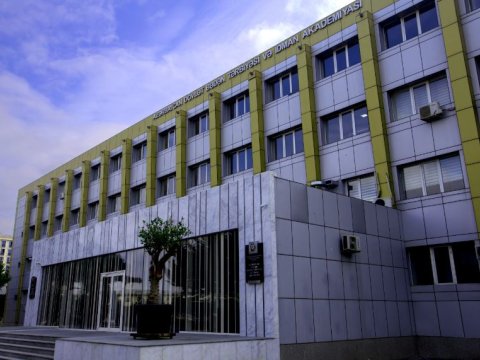 İdman Akademiyasında nöqsanlar:&nbsp;üzgüçülük dərsləri auditoriyada tәdris olunubmuş