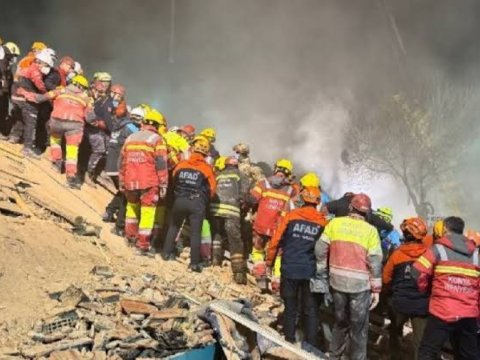 Çökən binada axtarışlar başa çatdı: iki nəfərin cəsədi TAPILDI
