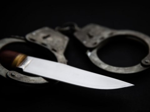 Gənc oğlanı mikroavtobusda bıçaqladılar