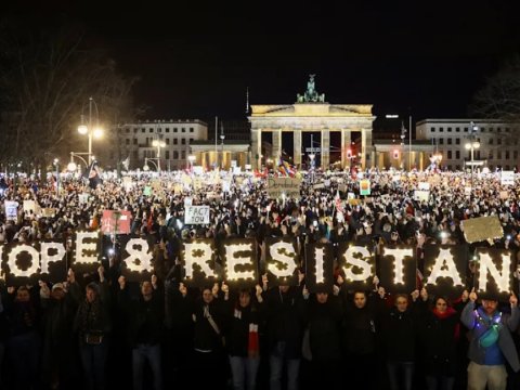 Almaniyada 100 min nəfər etiraza qalxdı&nbsp;