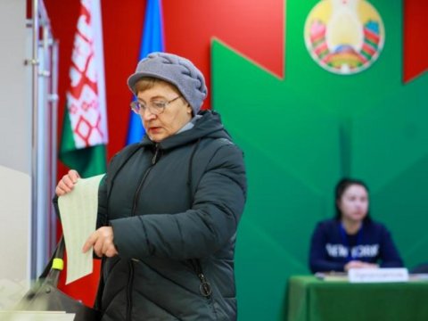 Belarusda prezident seçkiləri BAŞLADI