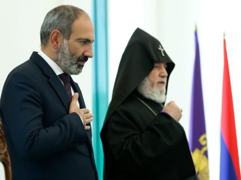 Paşinyan erməni kilsəsinə ultimatum verdi: &ldquo;İşimizə qarışmasın!&rdquo;