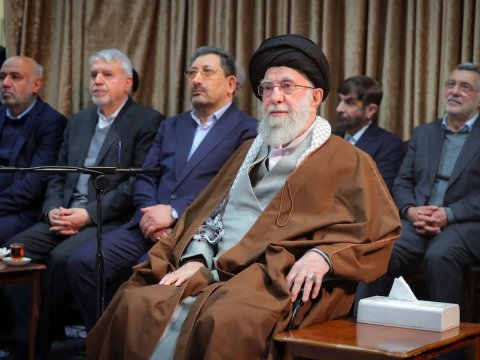 İran rejimi qorxuya düşüb: Xamenei "bronjilet"lə gəzir - FOTO