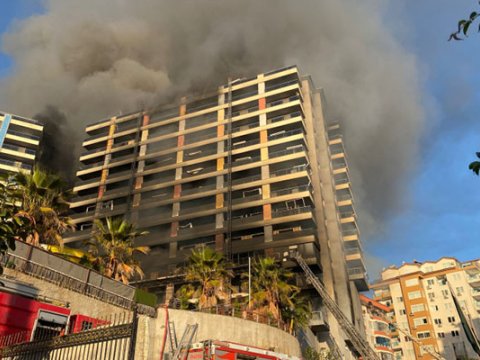 Antalyada 12 mərtəbəli binada YANĞIN