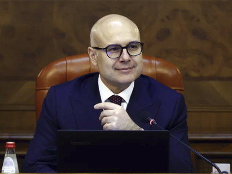 Serbiyanın baş naziri İSTEFA VERİR