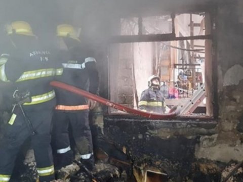 Şabranda 8 otaqlı ev yandı