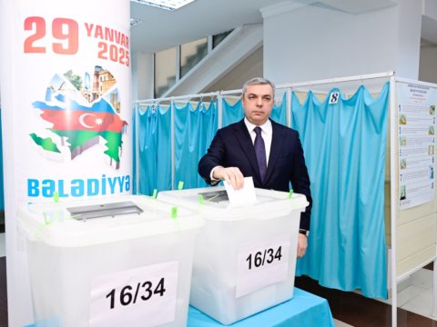 Prezidentinin Administrasiyasının rəhbəri&nbsp;səs verdi -&nbsp;FOTOLAR