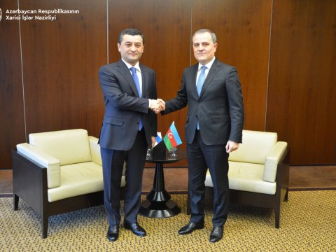 Ceyhun Bayramov özbəkistanlı həmkarı ilə görüşdü