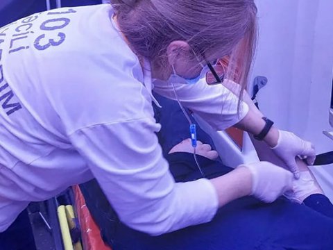 Seçicinin halı pisləşdi, təcili yardım çağırıldı