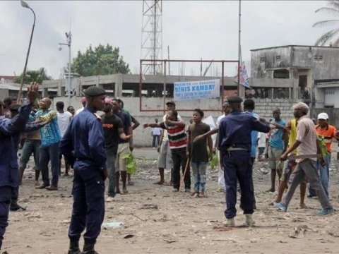 Fransa səfirliyi yandırıldı