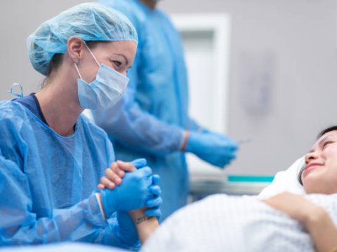 Uşağı sağlam dünyaya gətirən həkimlər mükafatlandırılacaq