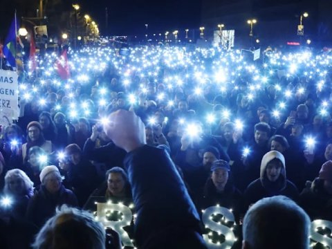 Almaniyada on minlərlə insan etiraza çıxdı